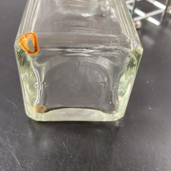 VTG oil & vinegar 6oz square glass cruet set w/ wire caddy stainless steel caps - Picture 6 of 10